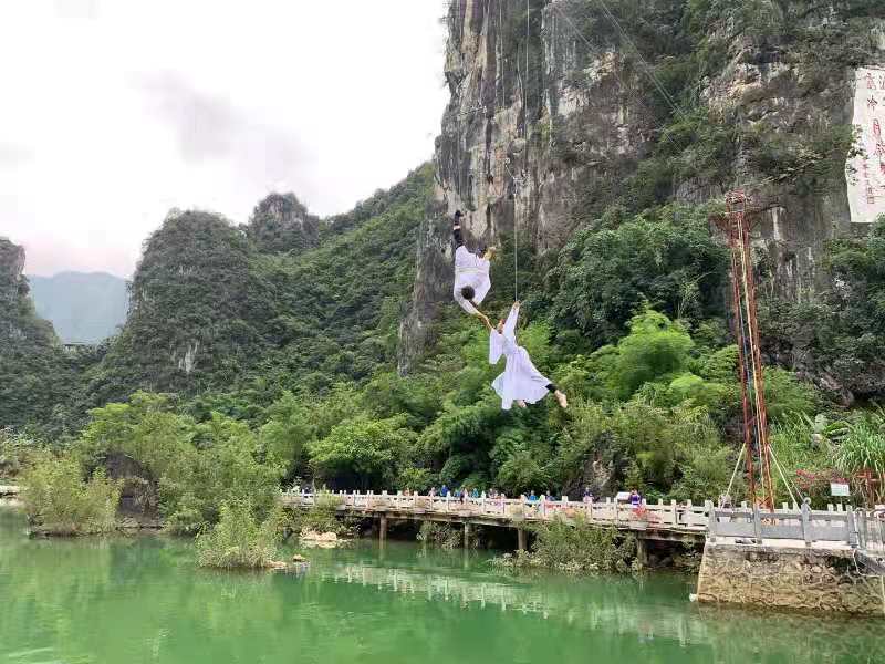 威亞秀