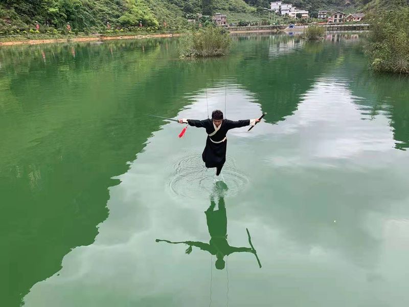 威亞秀